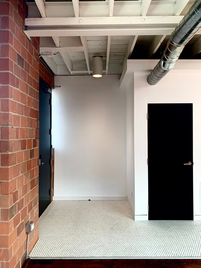 Building Photo - 855 N Pearl St