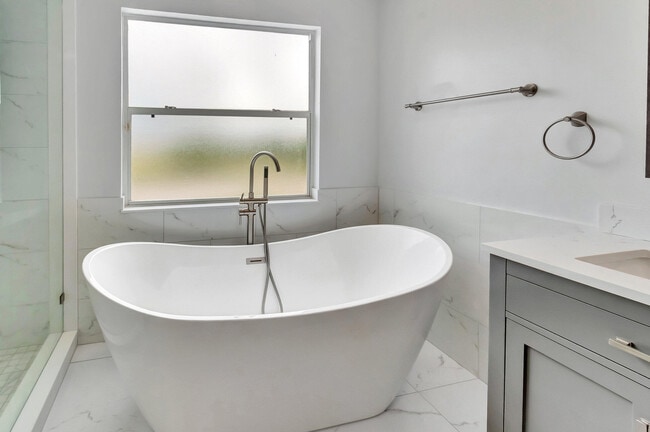 Building Photo - 8895 Sonoma Lake Blvd