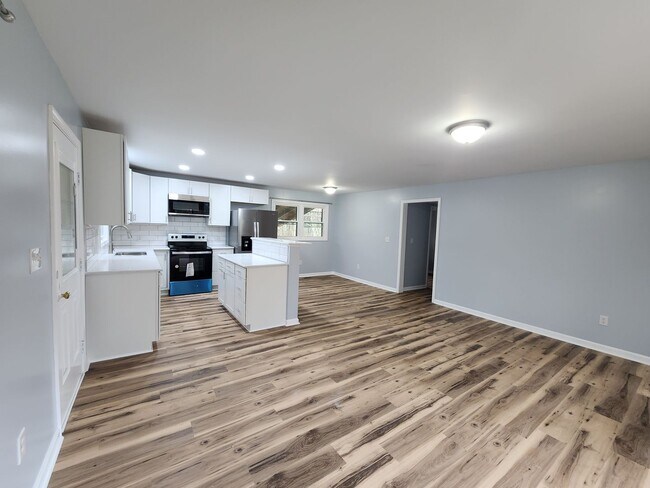 Building Photo - 3 bed 1 Bath Home Mount Airy