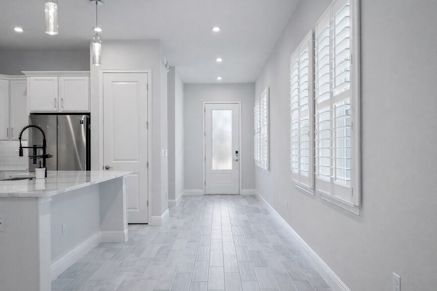 Building Photo - 6670 Bridgman St