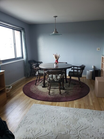 Dining room - 1300 S Arlington Ridge Rd