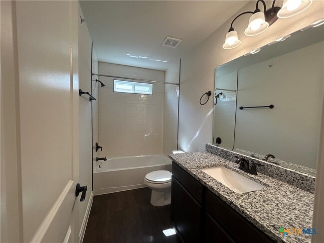 Building Photo - 320 Untermaier St