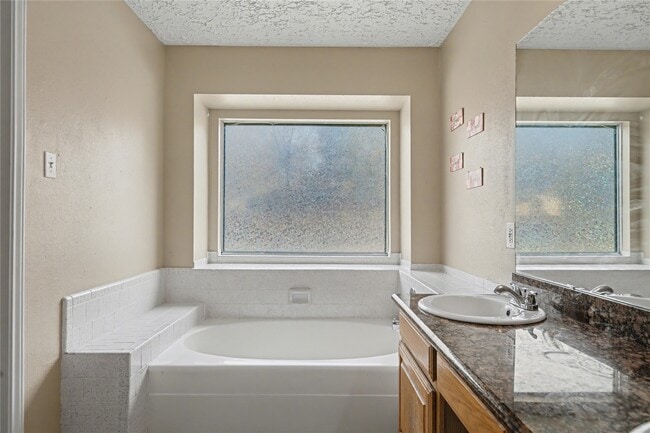 Building Photo - 319 Richvale Ln