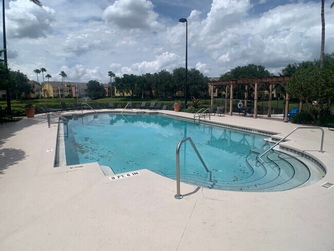 Building Photo - Beautiful 2/2 in an amazing secure community