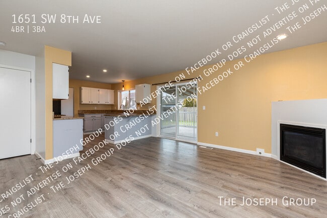 Building Photo - 1651 SW 8th Ave