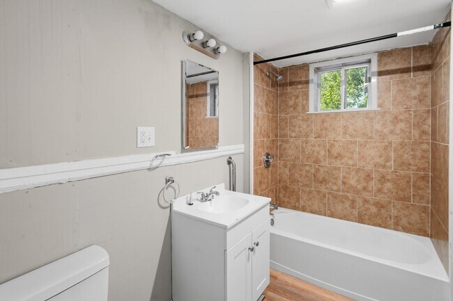 Building Photo - 387 Grove St