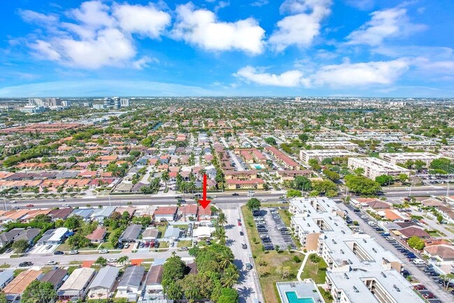Building Photo - 2400 SW 103rd Ct