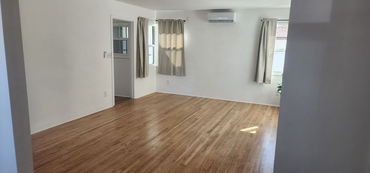 Building Photo - 719 S Walnut