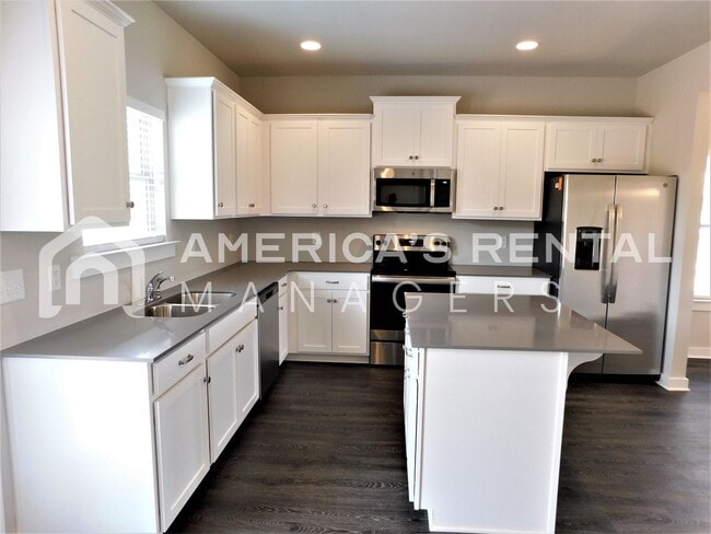 Building Photo - 7990 St.James Dr