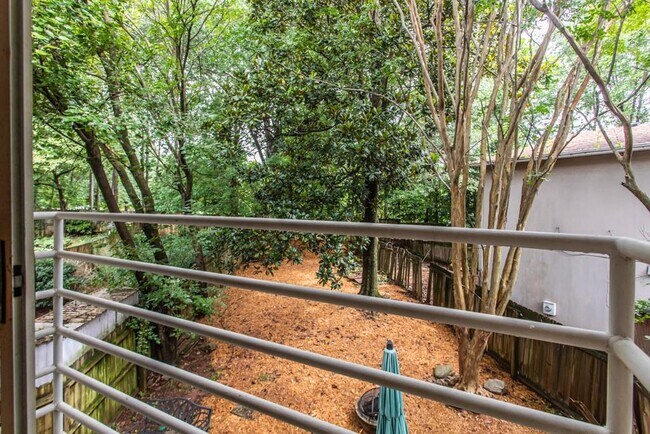 Building Photo - 1214 Cleburne Ave NE