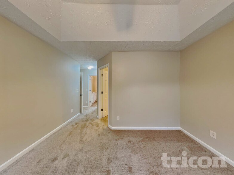 Building Photo - 1049 Octavia Ct