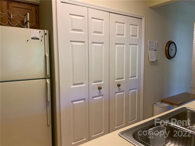 Building Photo - 19909 Henderson Rd