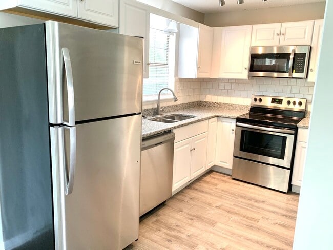 Building Photo - 208 State Line Rd