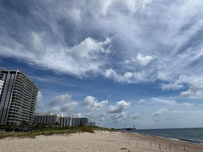 Building Photo - 1009 N Ocean Blvd