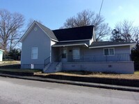 Building Photo - Spacious 2 Bedroom 1 Bath Home with Laundry