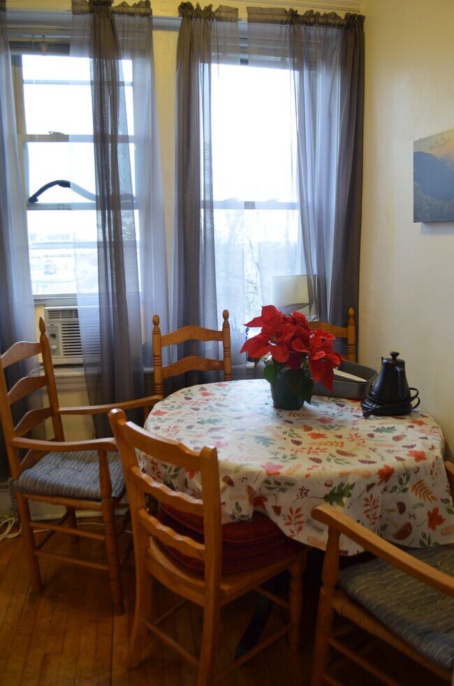 Building Photo - $2,400 Brighton 1BR  | Elevator Building | Near Packards Corner