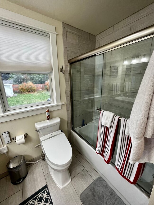 Building Photo - Fully Furnished and Fully Stocked Home For Rent Next to Cooper Park in Bozeman