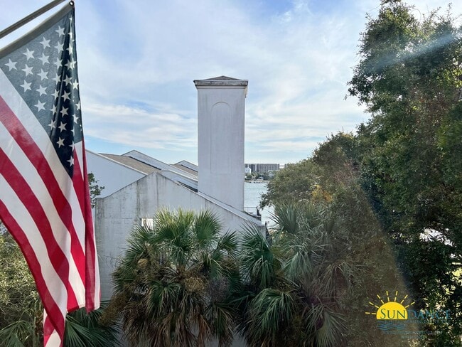 Building Photo - Beautiful Partially Furnished Condo in Downtown Fort Walton Beach!