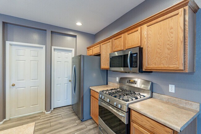 Building Photo - Three Beds & 2.5 Baths - Move Right In!