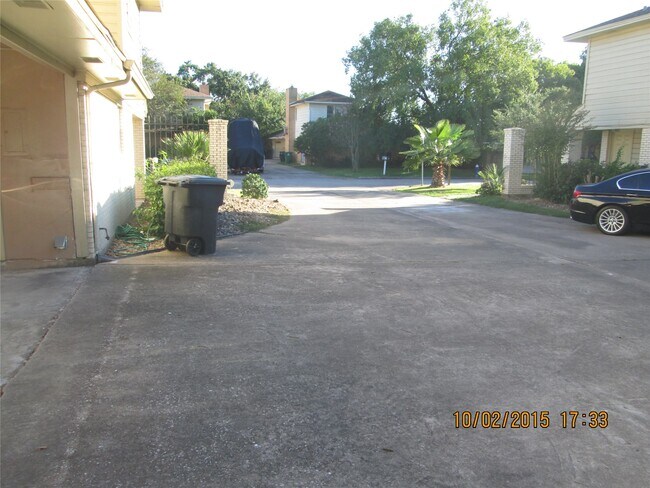 Building Photo - 10834 Sugar Hill Dr