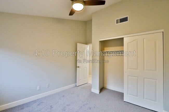 Building Photo - 4230 E Woodland Dr