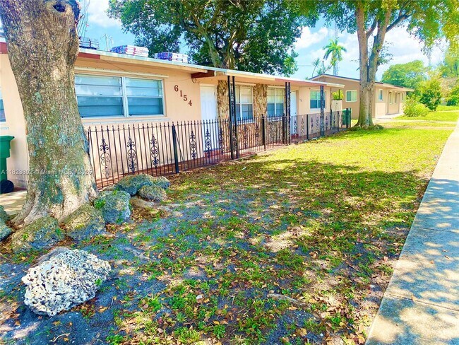 Primary Photo - 6154 SW 38th St