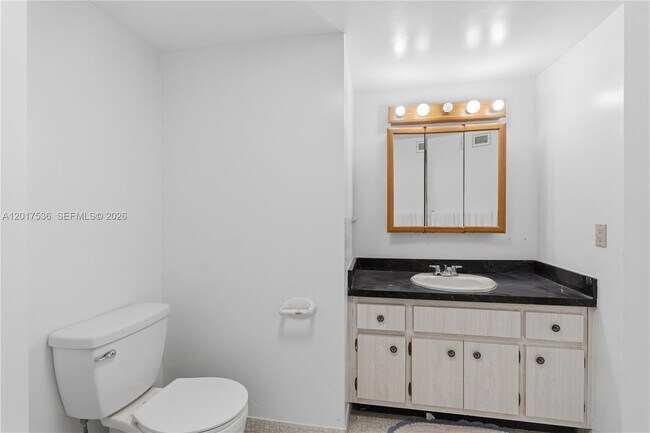 Building Photo - 1351 NE Miami Gardens Dr