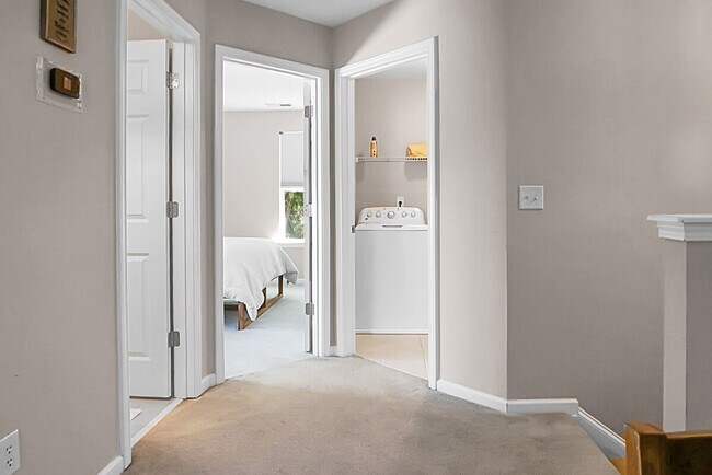 Building Photo - 1519 Thoroughbred Blvd