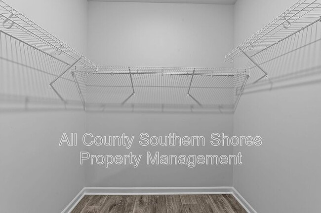 Building Photo - 136 Talladega Dr