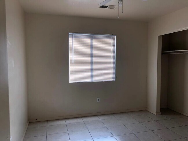 Building Photo - 2650