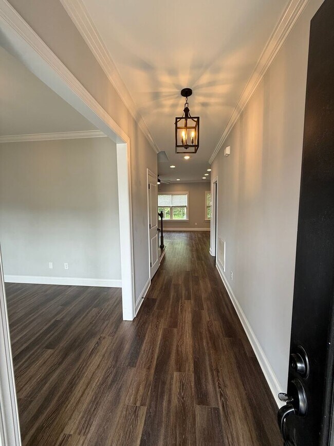 Building Photo - Ooltewah Gem! 3BR Home with Pool + Walking Trails