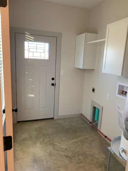 Building Photo - 4616 Wolf Run Trl
