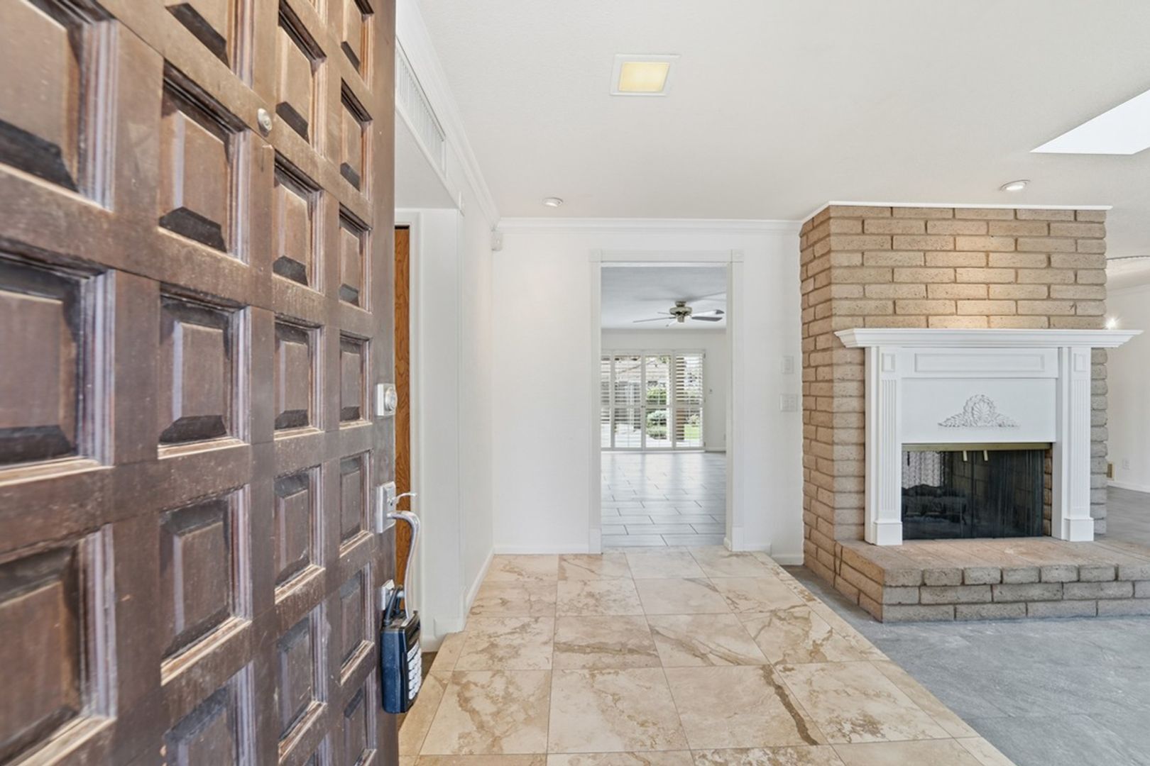 Building Photo - 2051 E Hermosa Dr