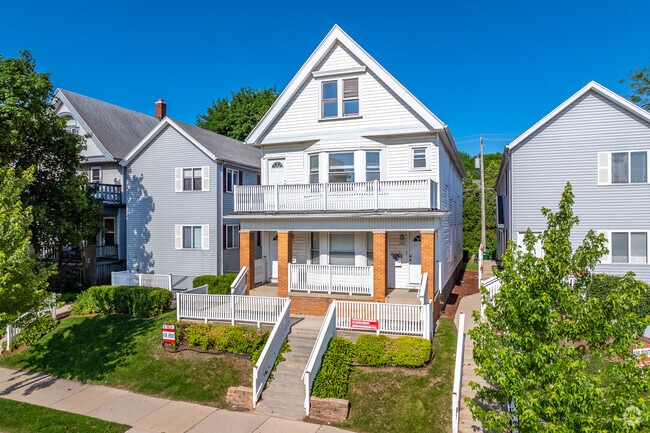 Photo - 3373 N Oakland Ave