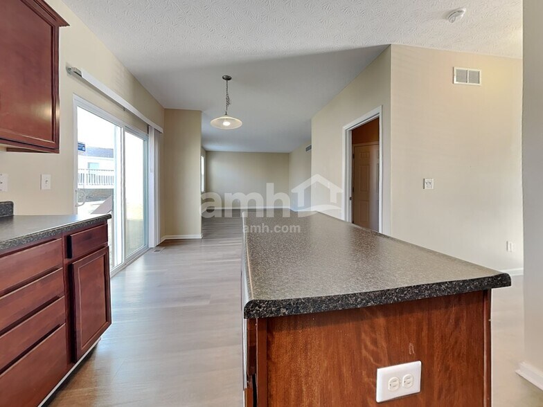 Building Photo - 2106 Prairie Clover Dr