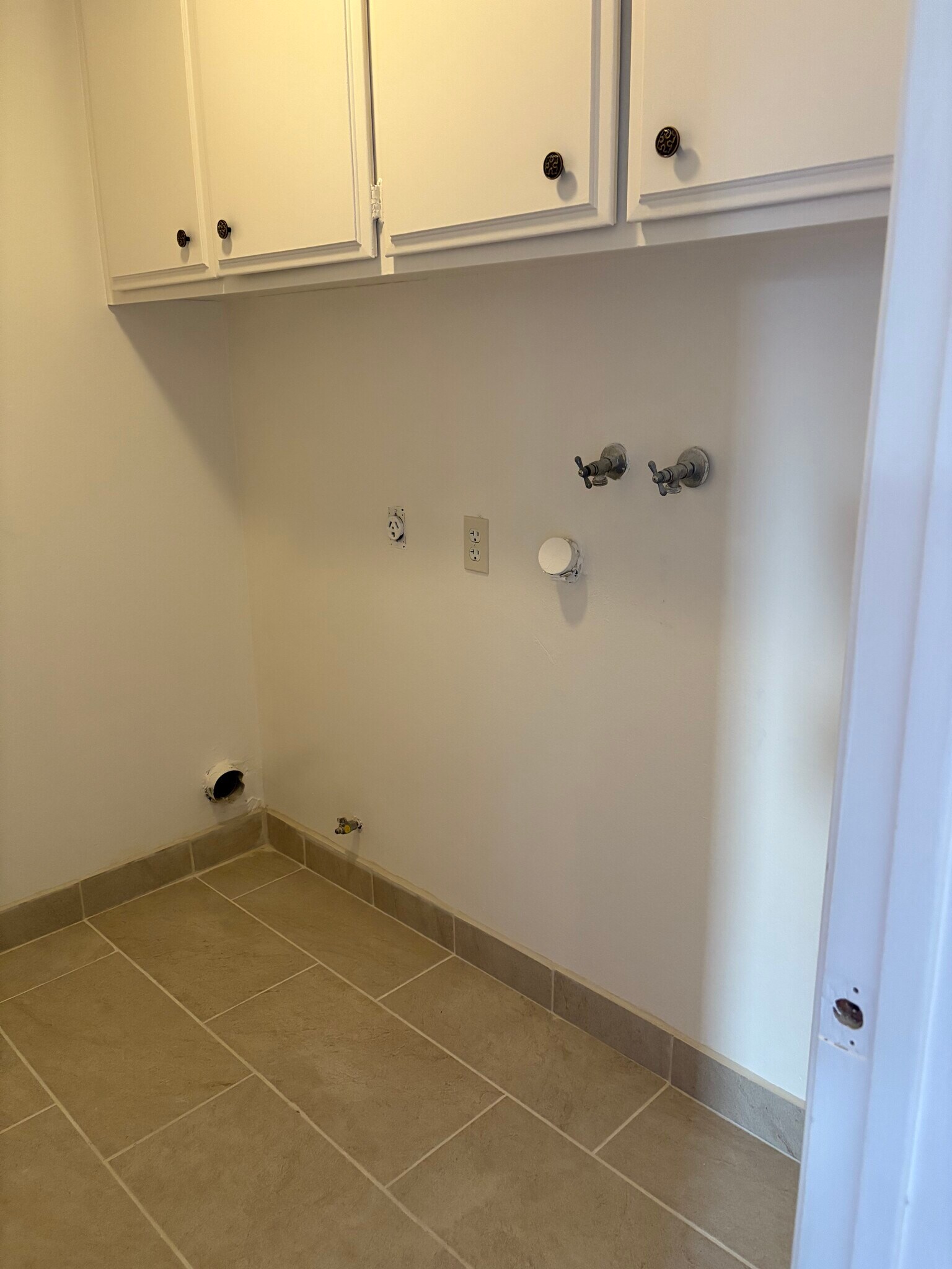 Building Photo - 1034 W 23rd St