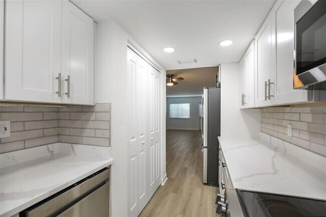 Building Photo - 4570 Overlook Dr NE