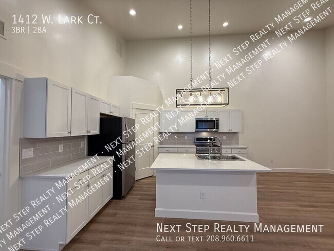 Building Photo - 1412 W Lark Ct