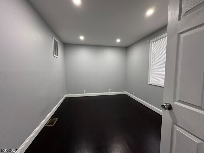 Building Photo - 109 Arlington Blvd