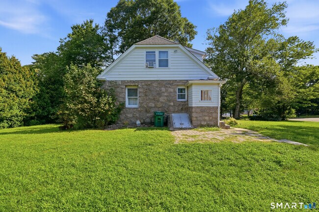 Building Photo - 1 E Lake Dr