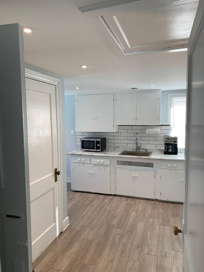 Building Photo - 1222 Beaconsfield Ave