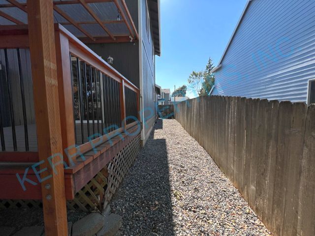 Building Photo - Charming 3-Bed Oasis with 2.5 Baths in Sandy, OR - 1215 Sq Ft of Cozy Living!