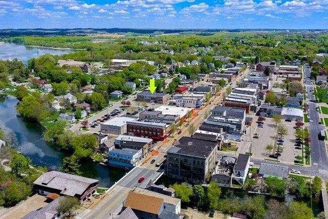 Building Photo - Luxury Two-bedroom apartment in downtown Stoughton with in-unit laundry and central a/c