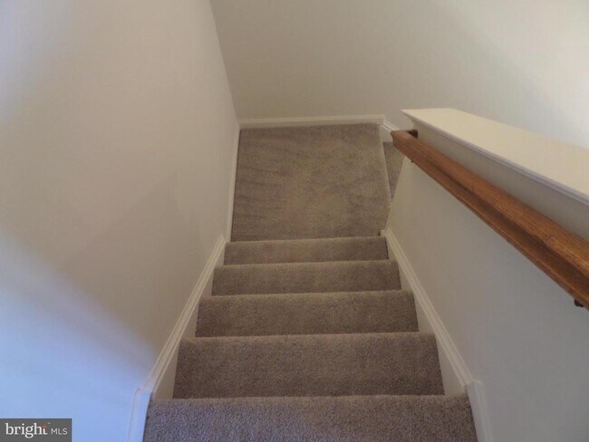 Building Photo - 836 Linfield Terrace NE