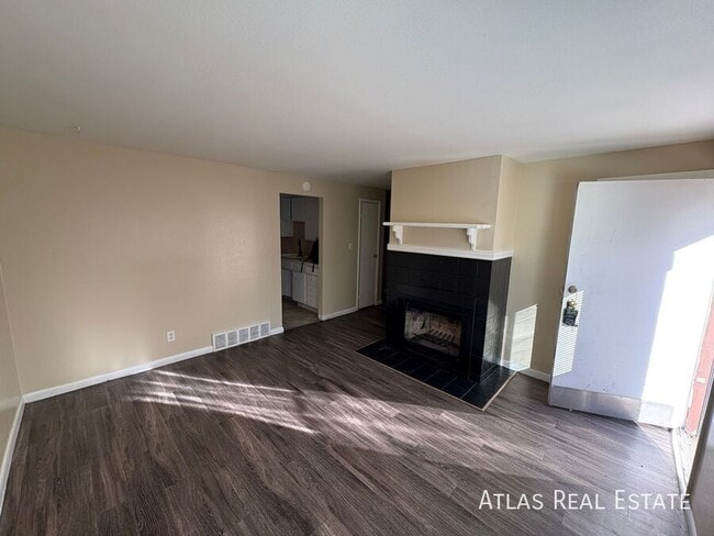 Primary Photo - 4576 Everett Ct