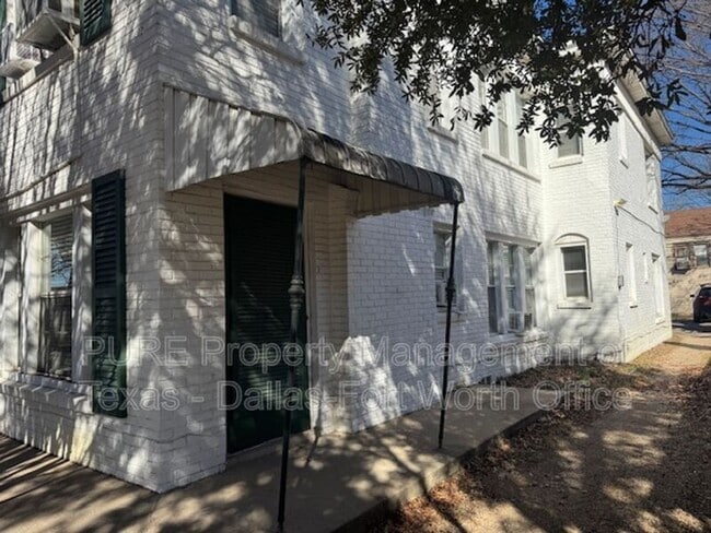 Building Photo - 3762 W 7th St