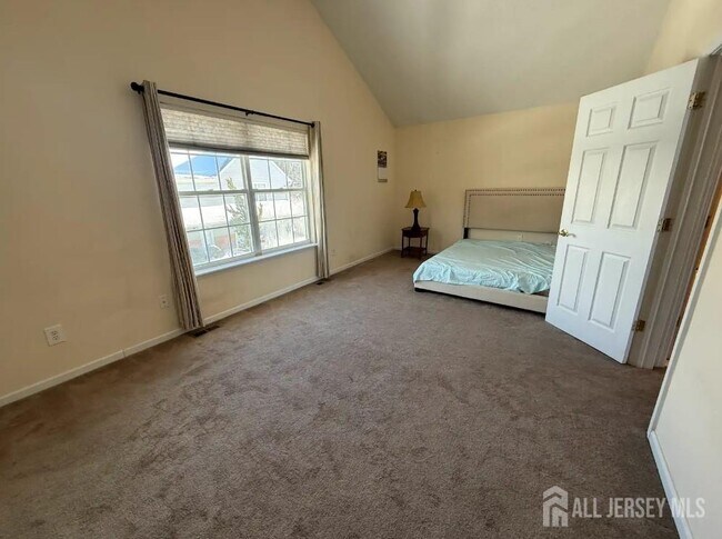 Building Photo - 942 Thomas Ave