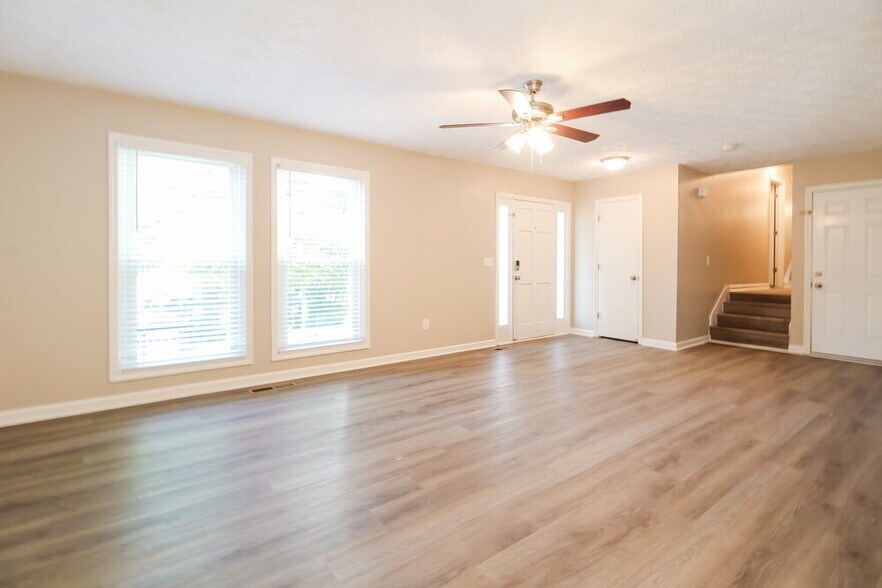 Building Photo - 1013 Summer Pl NW