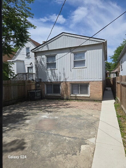 Back Yard - 7243 S Aberdeen St