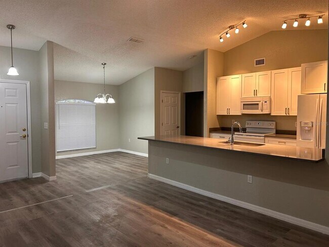 Building Photo - 669 Sierra Cir